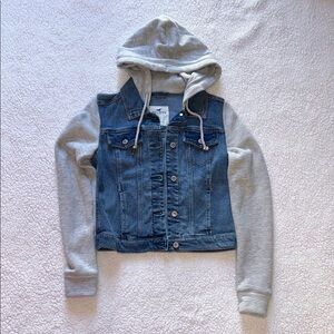 NWOT Hollister Blue and Gray Hybrid Jean Jacket